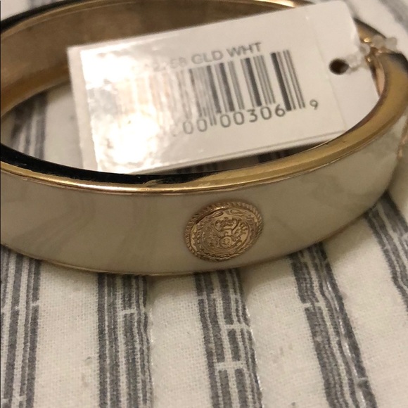 White and gold bangle bracelet - Picture 3 of 5